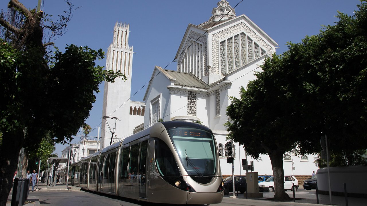 المغرب يكشف مشروعًا استثنائيًا بقيمة 7.1 مليارات يورو للنهوض بالنقل الحضري النظيف المتطور (1)